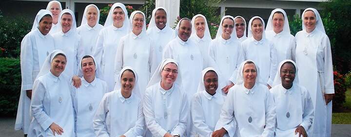 Pequenas mission&aacute;rias eucar&iacute;sticas