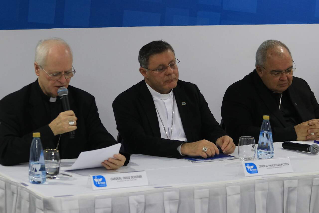 A12/ Gustavo Cabral A12/ Gustavo Cabral