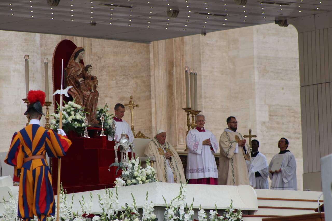 Nathália Oliveira - A12 Nathália Oliveira - A12