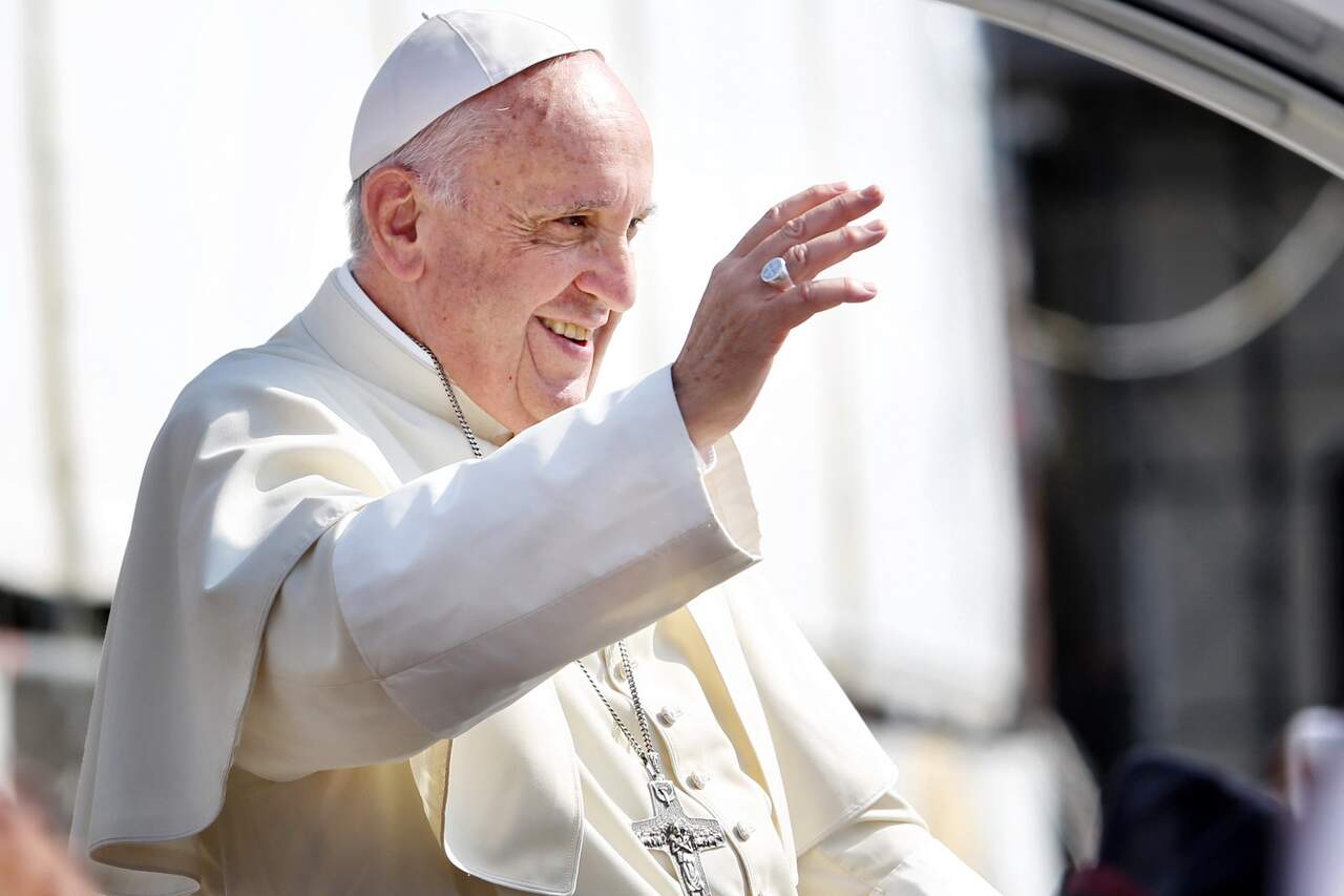 Aniversário do Papa Francisco tem apresentação de violinista brasileira