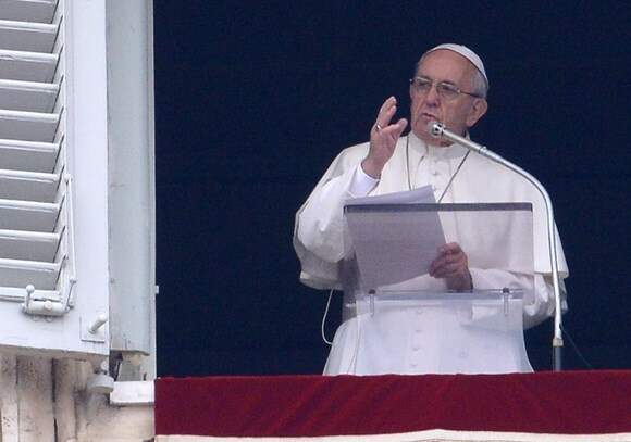 Papa Francisco durante a oração do Angelus neste domingo
