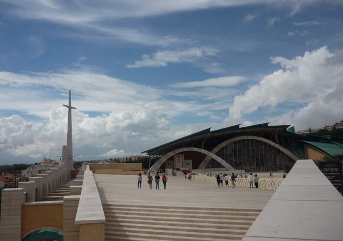 Área externa do novo Santuário de Padre Pio em San Giovanni Rotondo (reprodução) Área externa do novo Santuário de Padre Pio em San Giovanni Rotondo (reprodução)
