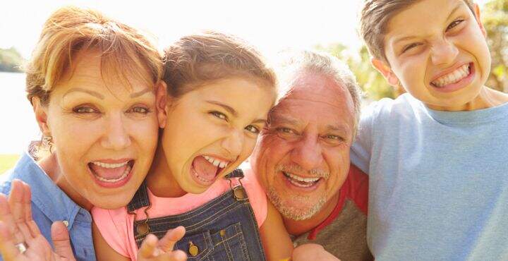 Avós e crianças nas férias_Foto: Monkey Business Images | Dreamstime.com Avós e crianças nas férias_Foto: Monkey Business Images | Dreamstime.com