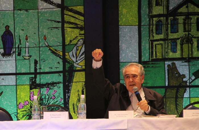 Padre Zezinho discursa no II Café Mariológico da Academia Marial de Aparecida – Foto: Victor Hugo