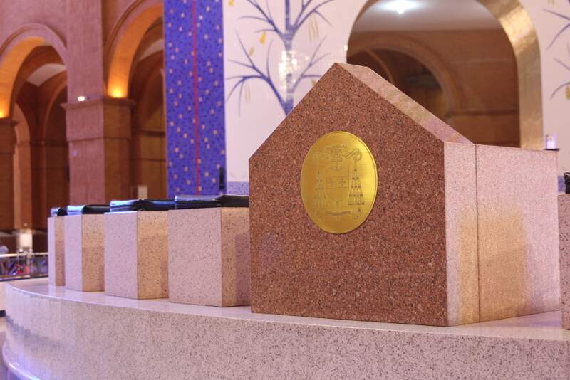 Cátedra do bispo no Santuário Nacional (Elisangela Cavalheiro/A12) 