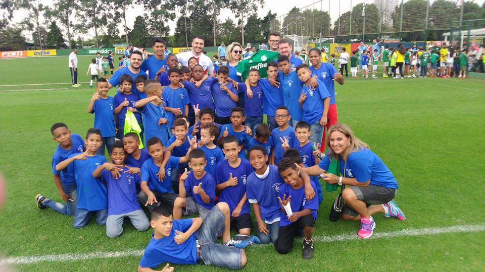 Crianças do CAs santo Afonso visita centro de Treinamentos do Palmeiras