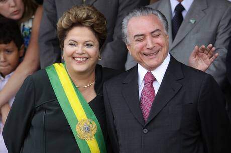 Dilma e temer tomam posse em 2015