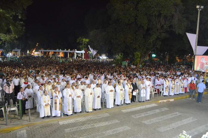 Fi&eacute;is reunidos na Diocese de Crato