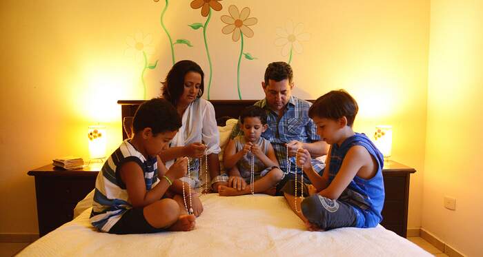 Os 5 distintivos de uma família católica