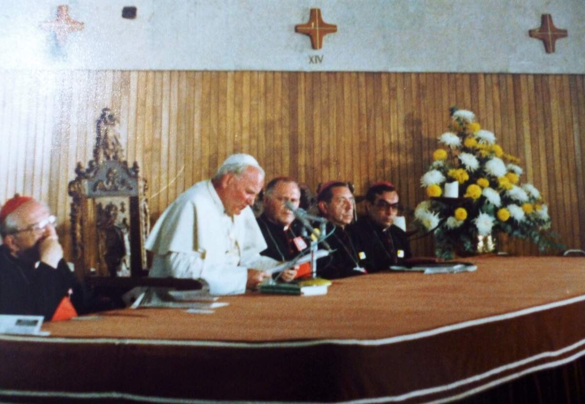 Nos discursos do Papa João Paulo II antes da abertura da Conferência, ele chamou a atenção para verdades sobre Cristo, a Igreja e sobre o homem