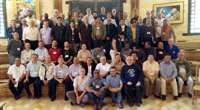 Foto oficial dos religiosos reunidos em Assembleia no Paraguai