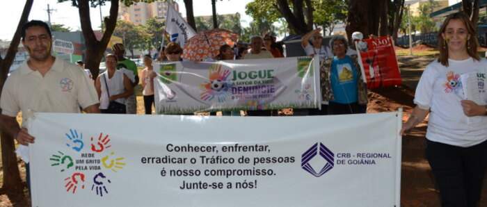 Grupo de Goiânia  realiza ação de conscientização em praça pública. (Revista Missões)