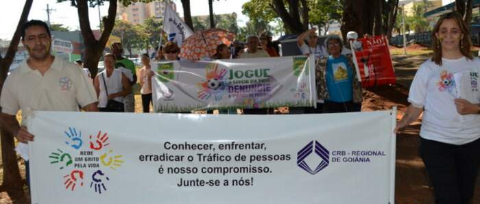 Grupo de Goiânia realiza ação de conscientização em praça pública. (Revista Missões) Grupo de Goiânia realiza ação de conscientização em praça pública. (Revista Missões)