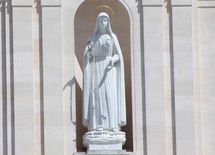 Imagem de Nossa Senhora do Rosário em Fátima, Portugal (Elisangela Cavalheiro)
