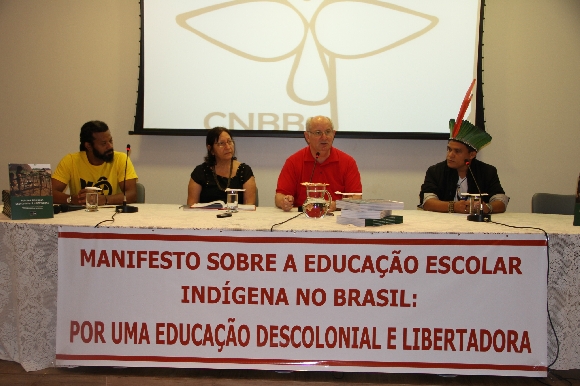 Manifesto por educação escolar indígena Manifesto por educação escolar indígena