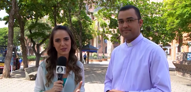 jessica_e_padre_daniel