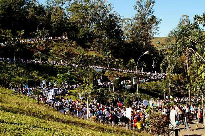 Legi&atilde;o de Maria em via sacra no Morro do Cruzeiro (foto: Senatus SP/reprodu&ccedil;&atilde;o)