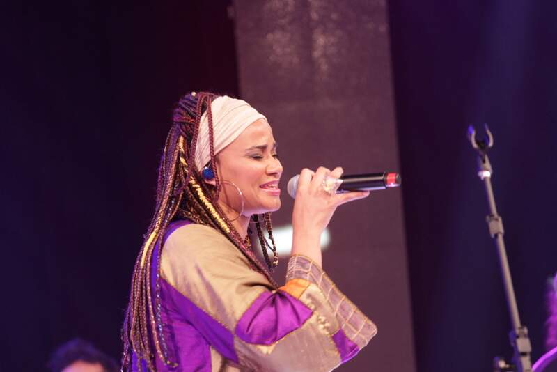 Cantora Luciana Mello em show na TV Aparecida_foto: TV Aparecida