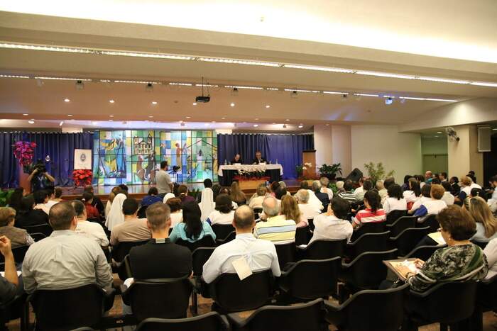 Padre Zezinho fala sobre 'A Catequese da Imagem' no segundo dia do Congresso Mariológico 