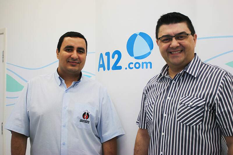 Padre José Luís Queimado e Padre Helder José, diretores do A12.com