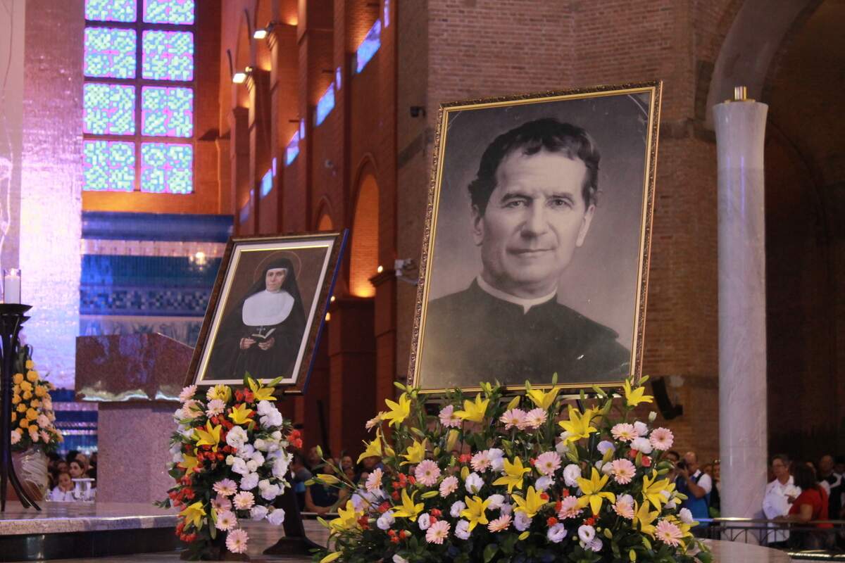 Família Salesiana abre ano bicentenário de Dom Bosco no Santuário Nacional Família Salesiana abre ano bicentenário de Dom Bosco no Santuário Nacional