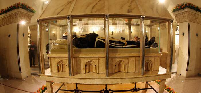 Tumba onde repousa o corpo de São Pio de Pietrelcina (reprodução) Tumba onde repousa o corpo de São Pio de Pietrelcina (reprodução)