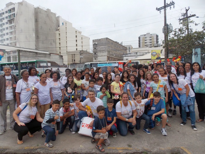 Um dos grupos de visitantes da segunda edi&ccedil;&atilde;o do evento em 2014